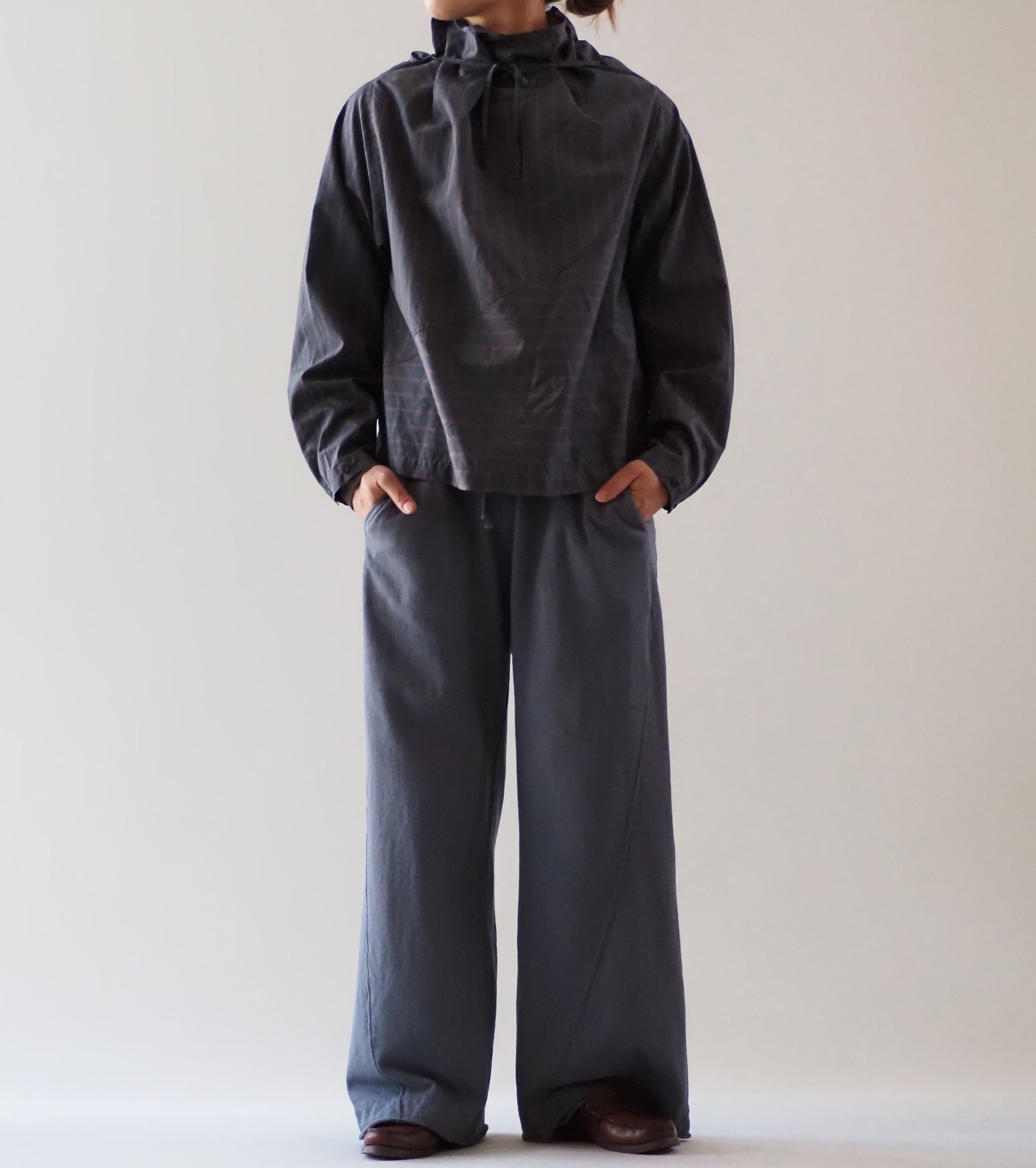 Unfil シルク&ナイロン シアー タフタ ストライプ プルオーバー , Charcoal Navy × Brown