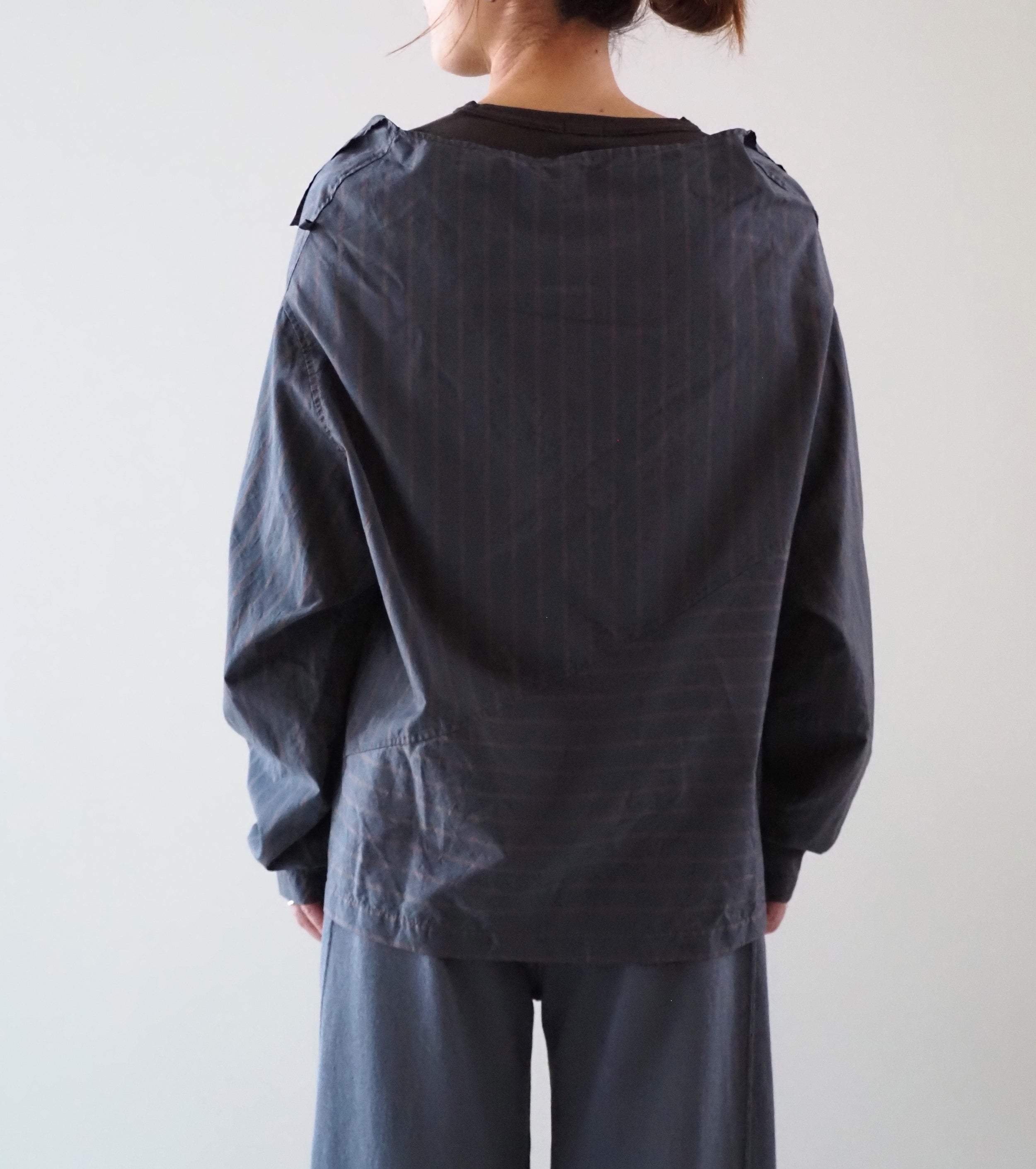 Unfil シルク&ナイロン シアー タフタ ストライプ プルオーバー , Charcoal Navy × Brown