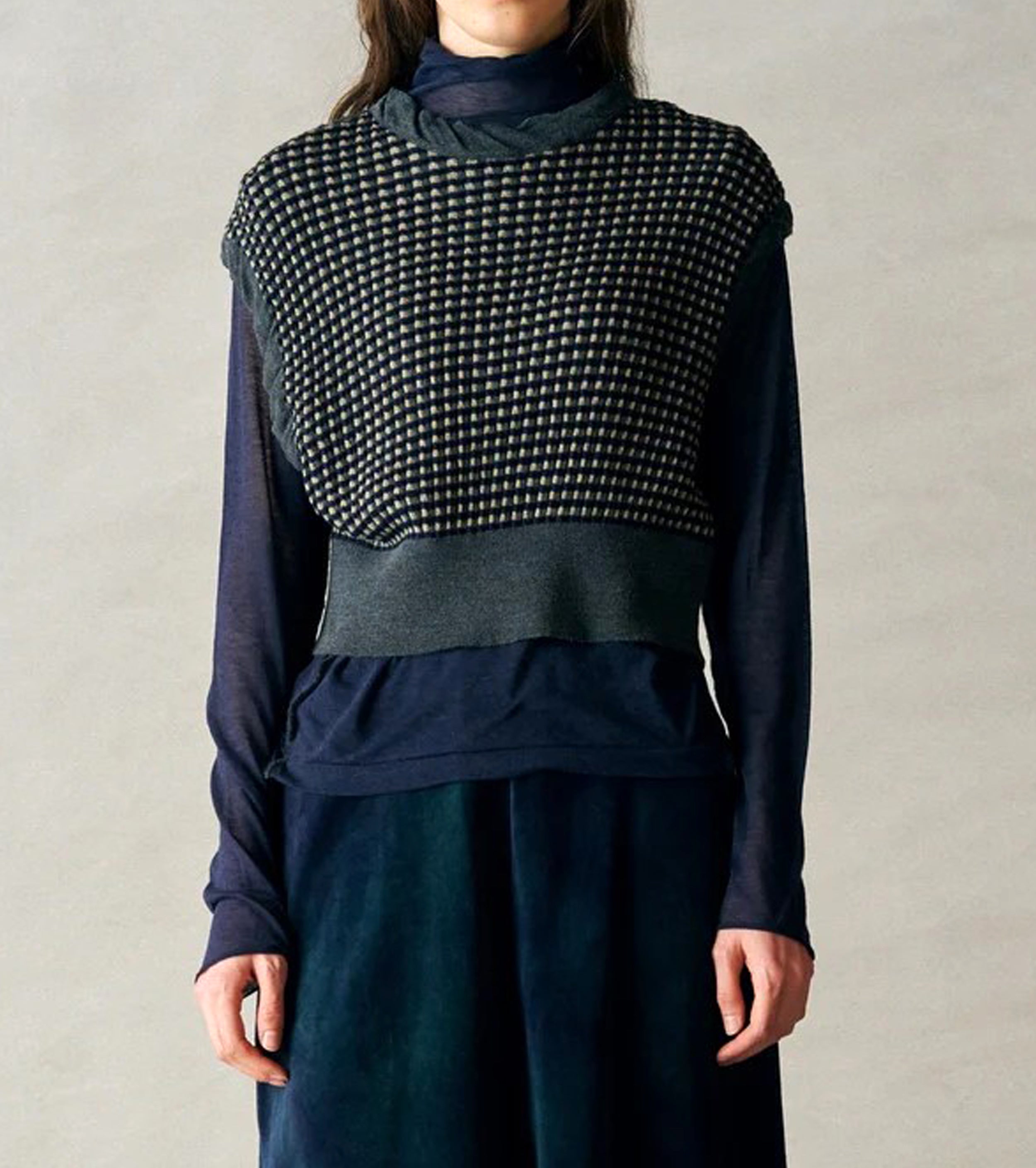 Unfil ハイツイスト ウール ジャカード パターン ニット ベスト , Charcoal Gray × Sage Green