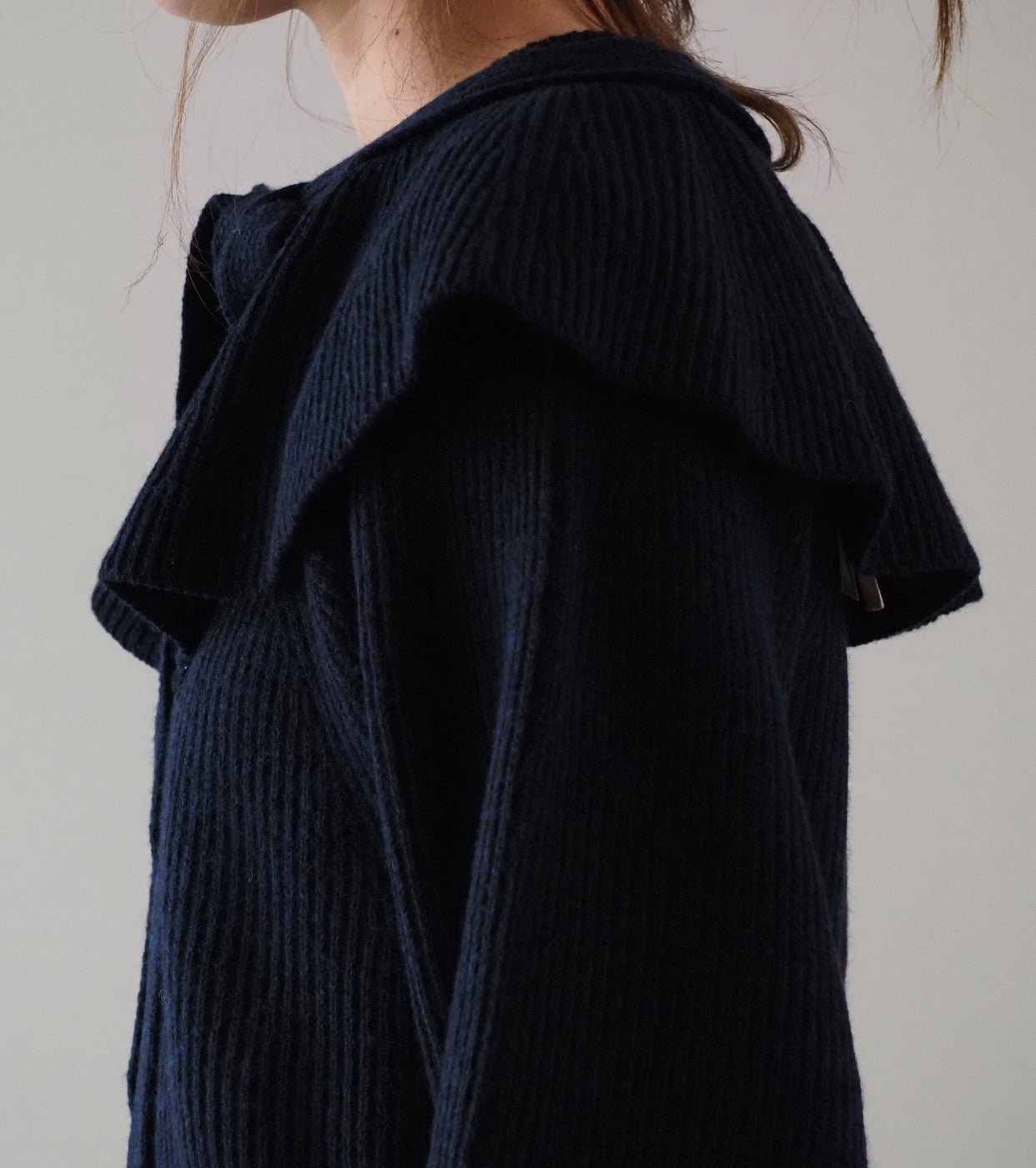 Unfil WOOLEN COTTON & EX.FINE LAMBS WOOL RIBBED-KNIT FRILL COLLAR, Black Navy