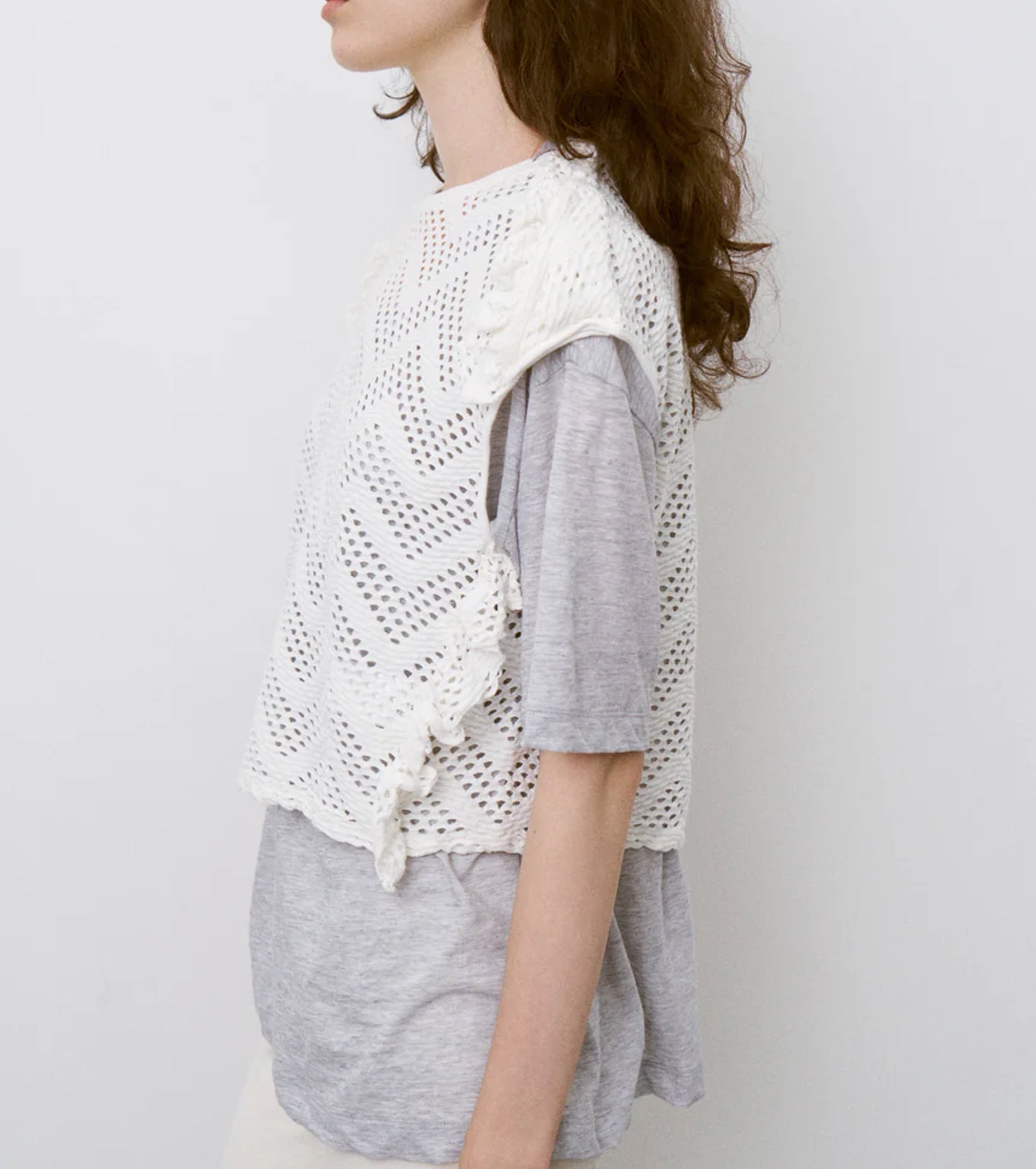 Unfil パターン メッシュ コットン ジャージー ラッフルド スリーブレス トップ, Off White