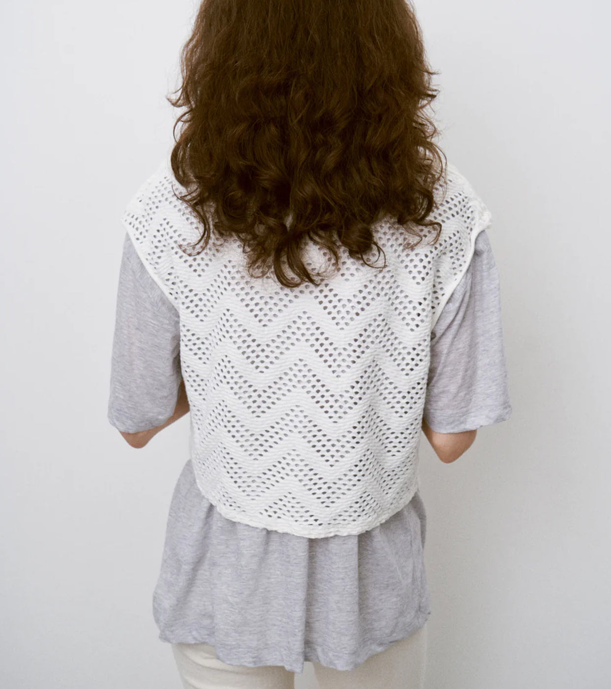 Unfil パターン メッシュ コットン ジャージー ラッフルド スリーブレス トップ, Off White