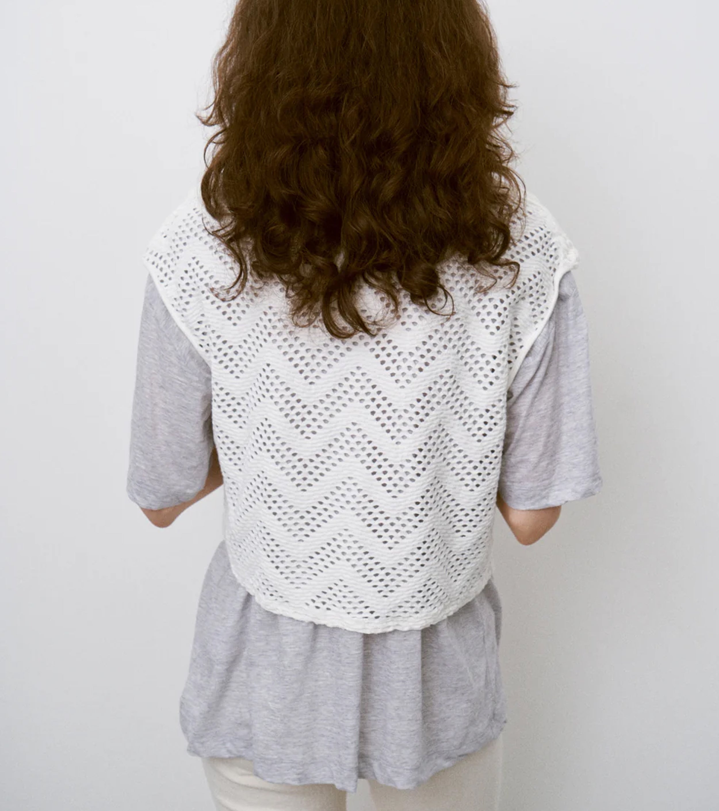 Unfil パターン メッシュ コットン ジャージー ラッフルド スリーブレス トップ, Off White