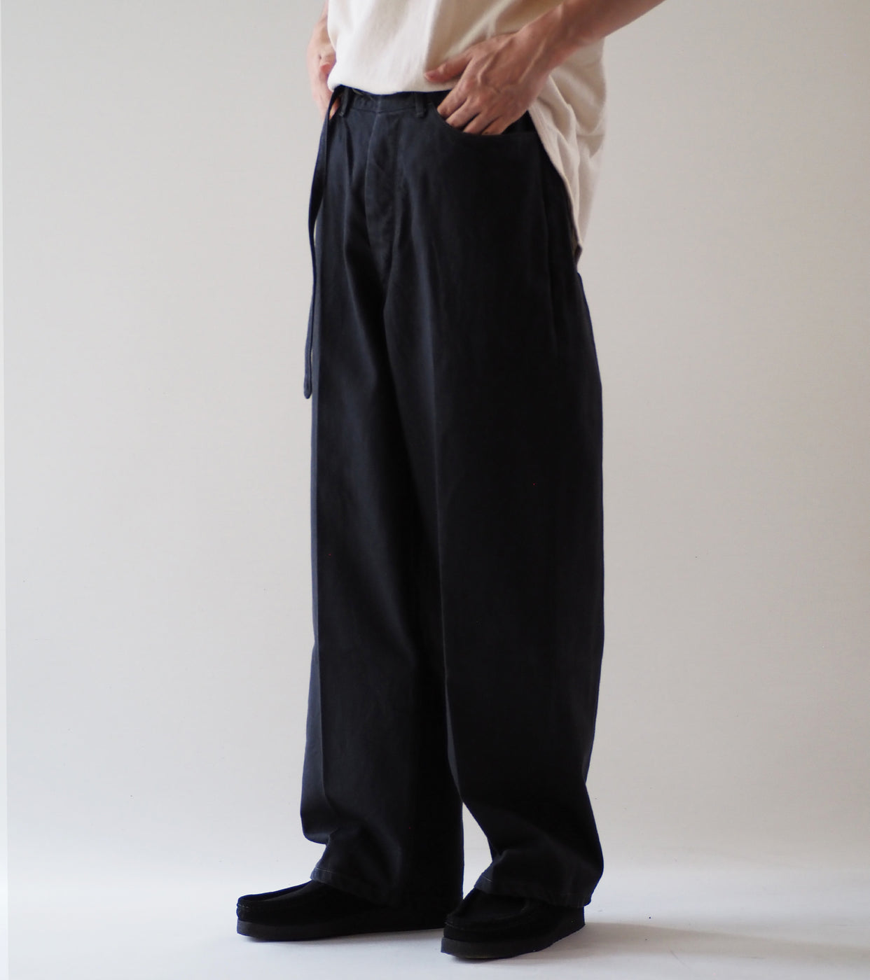 blurhms 12.9oz Denim Narrow Belted Pants, Sulfur Black