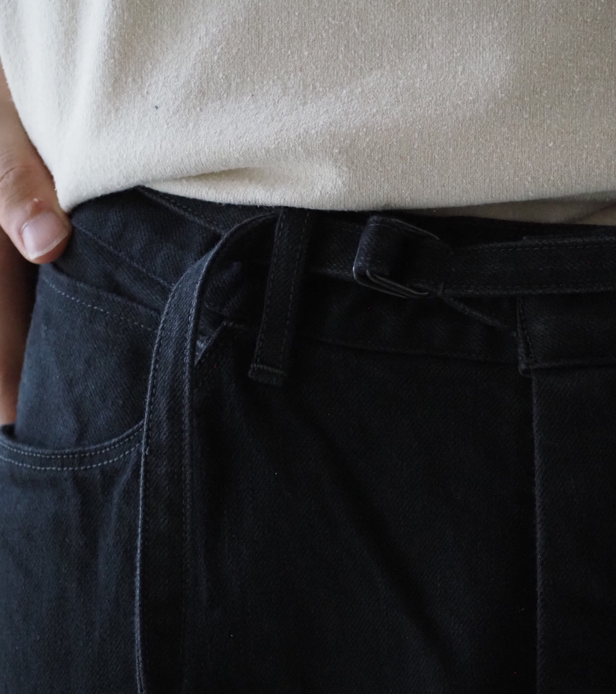 blurhms 12.9oz Denim Narrow Belted Pants, Sulfur Black