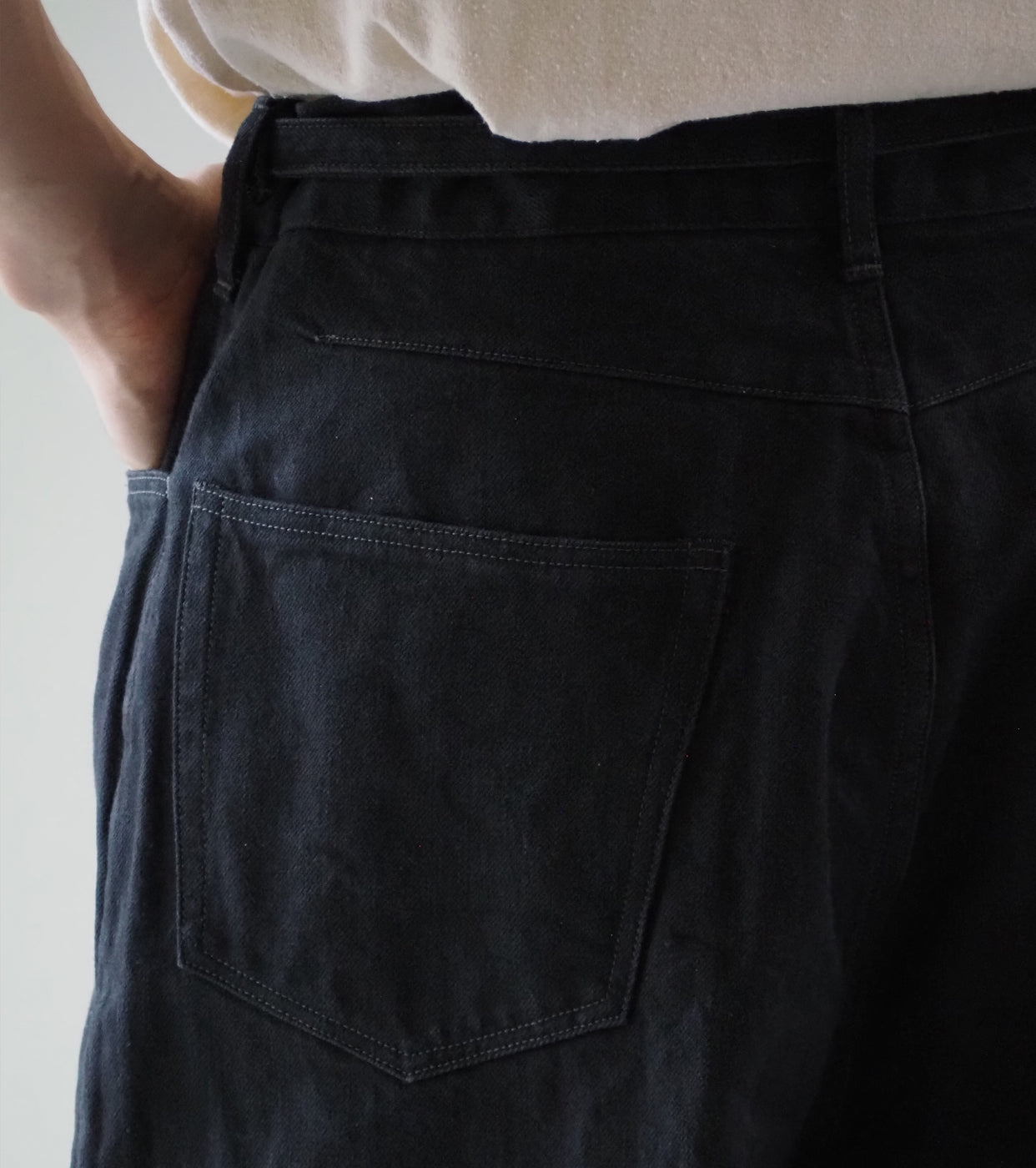 blurhms 12.9oz Denim Narrow Belted Pants, Sulfur Black