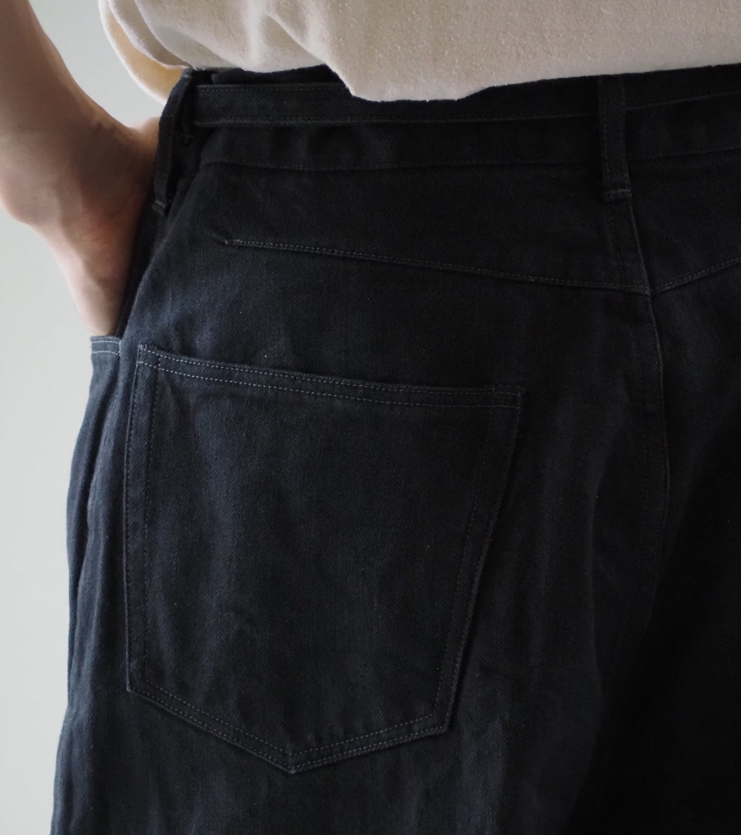 blurhms 12.9oz Denim Narrow Belted Pants, Sulfur Black
