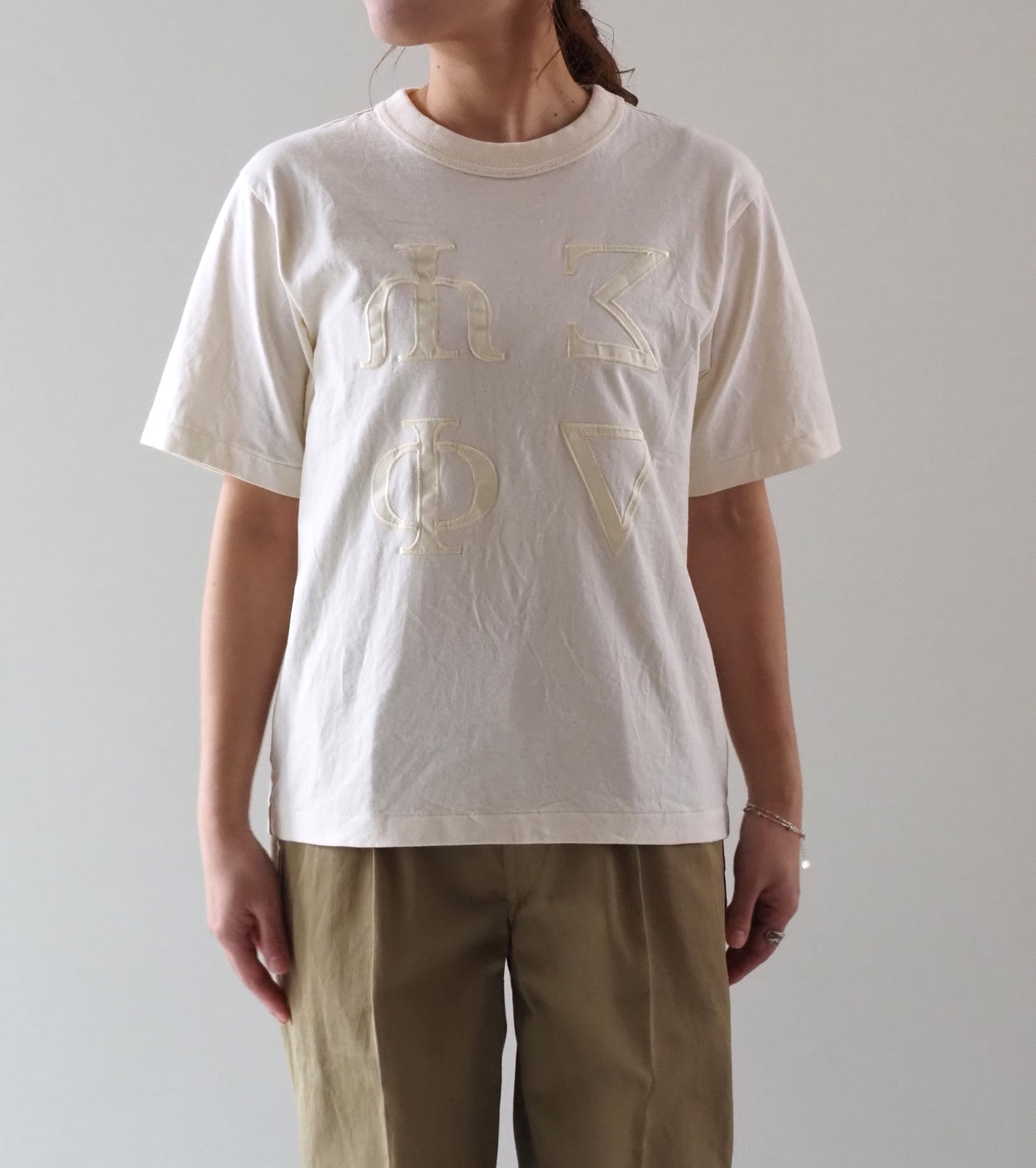 blurhms ROOT STOCK Fictional-Fraternity 88/12 パッチ ティー スタンダード , Ivory × White
