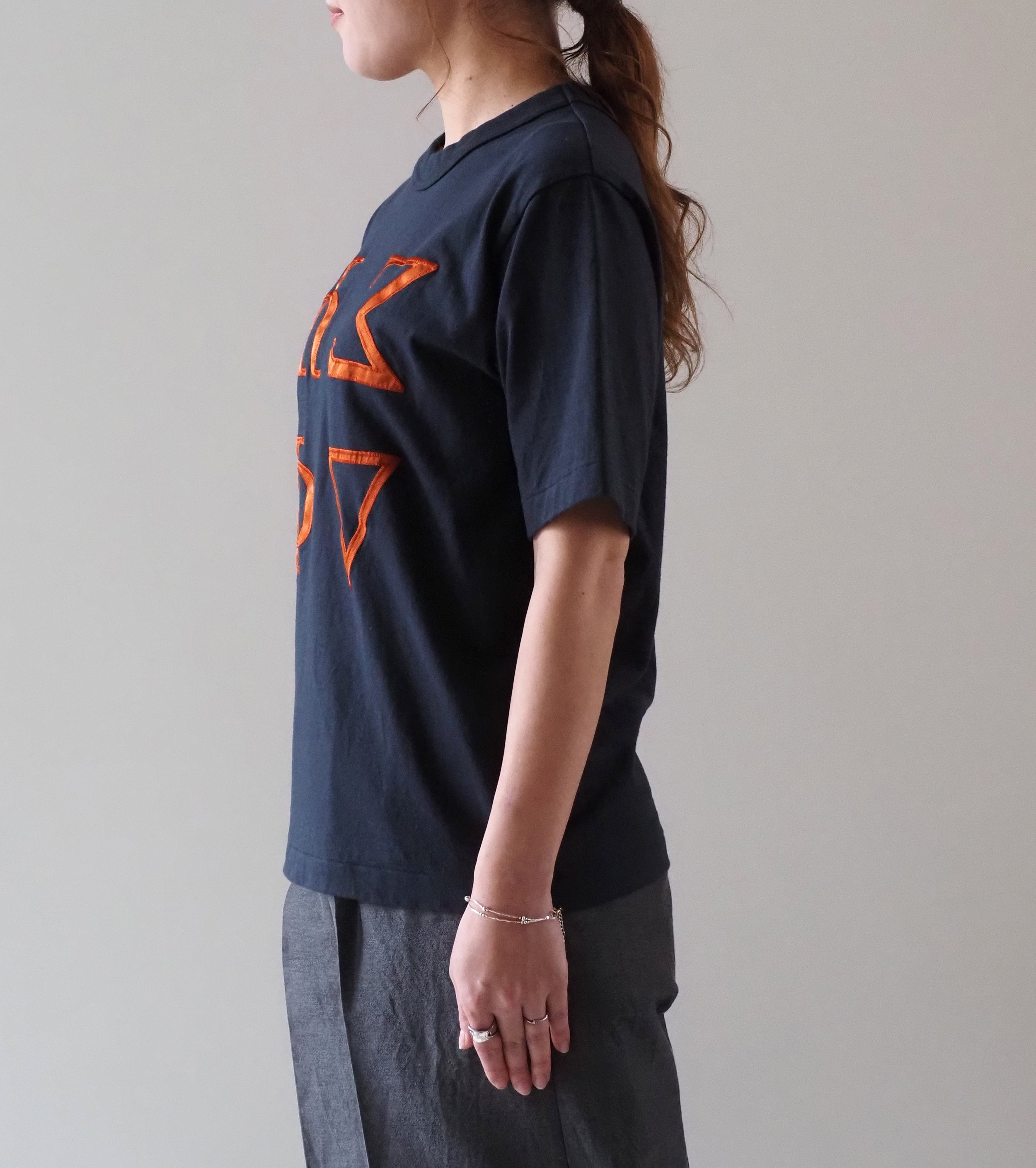 blurhms ROOT STOCK Fictional-Fraternity 88/12 パッチ ティー スタンダード , Night Black × Orange