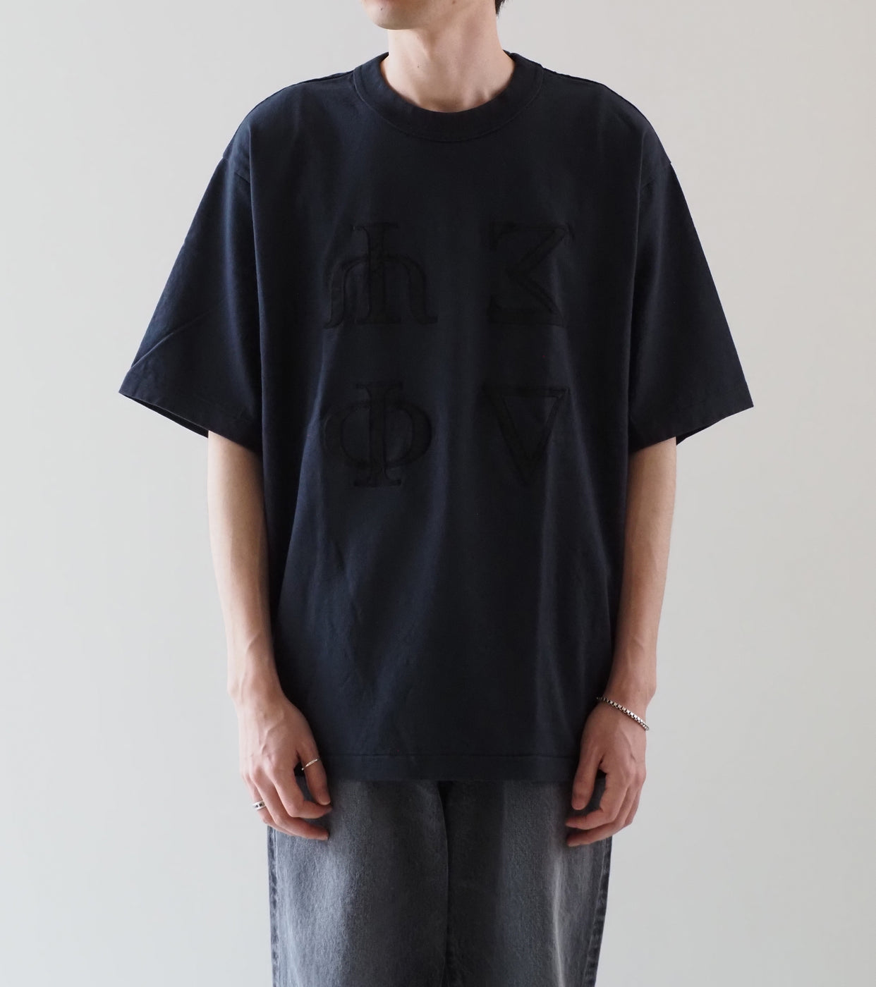 blurhms ROOT STOCK Fictional-Fraternity 88/12 パッチ ティー ワイド , Night Black × Black