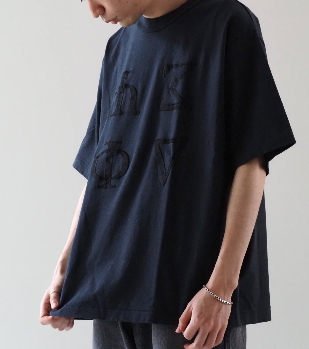 blurhms ROOT STOCK Fictional-Fraternity 88/12 パッチ ティー ワイド , Night Black × Black