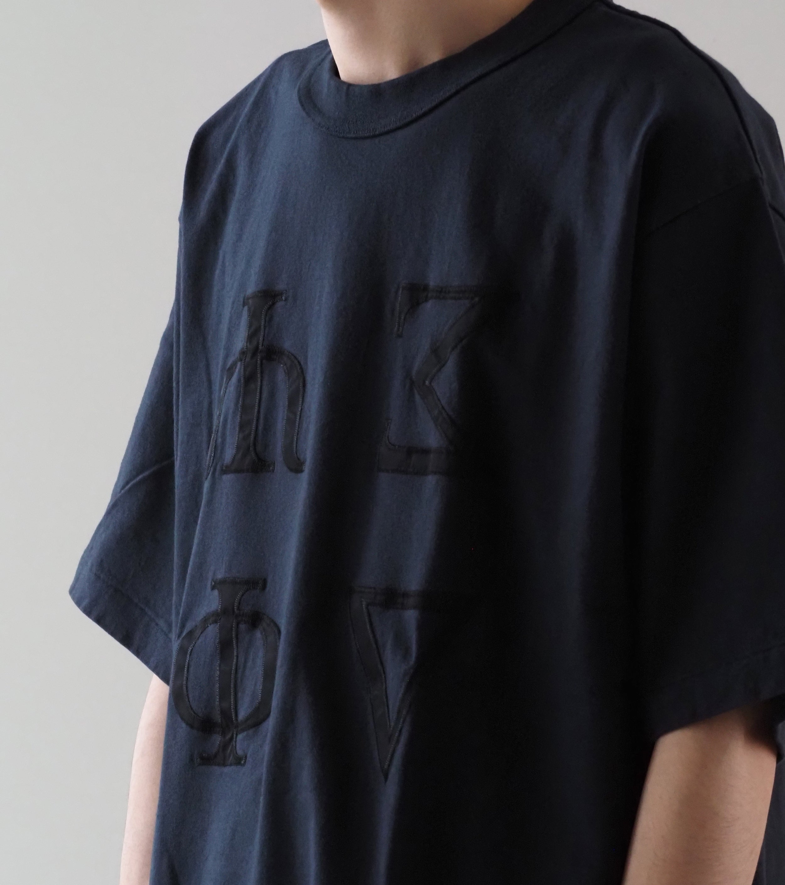 blurhms ROOT STOCK Fictional-Fraternity 88/12 パッチ ティー ワイド , Night Black × Black