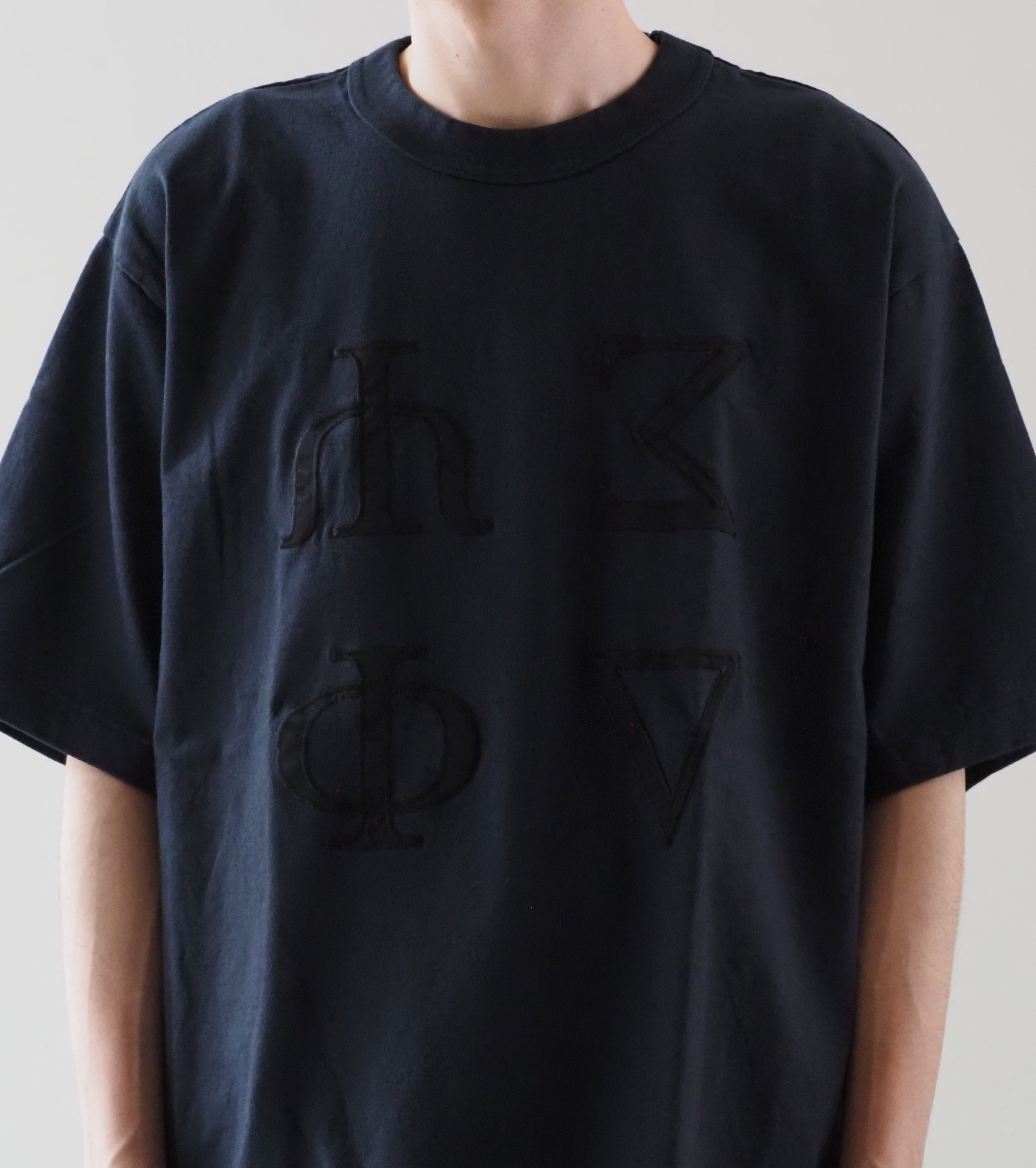 blurhms ROOT STOCK Fictional-Fraternity 88/12 パッチ ティー ワイド , Night Black × Black