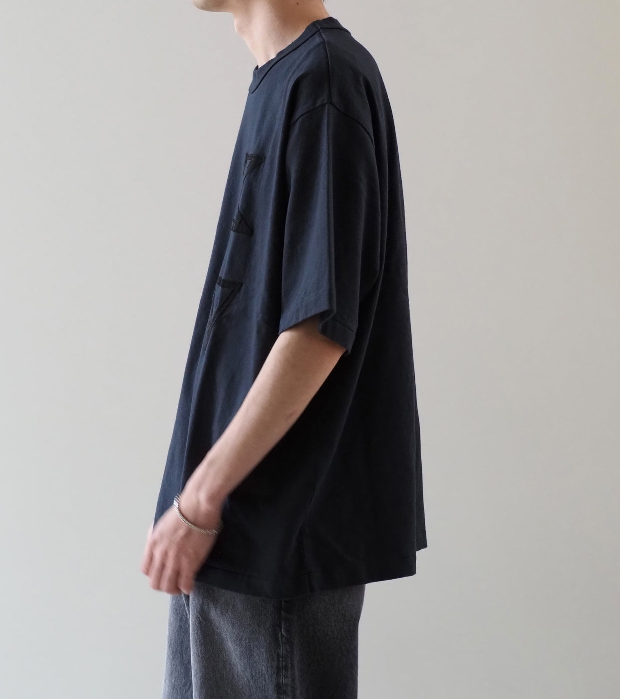 blurhms ROOT STOCK Fictional-Fraternity 88/12 パッチ ティー ワイド , Night Black × Black