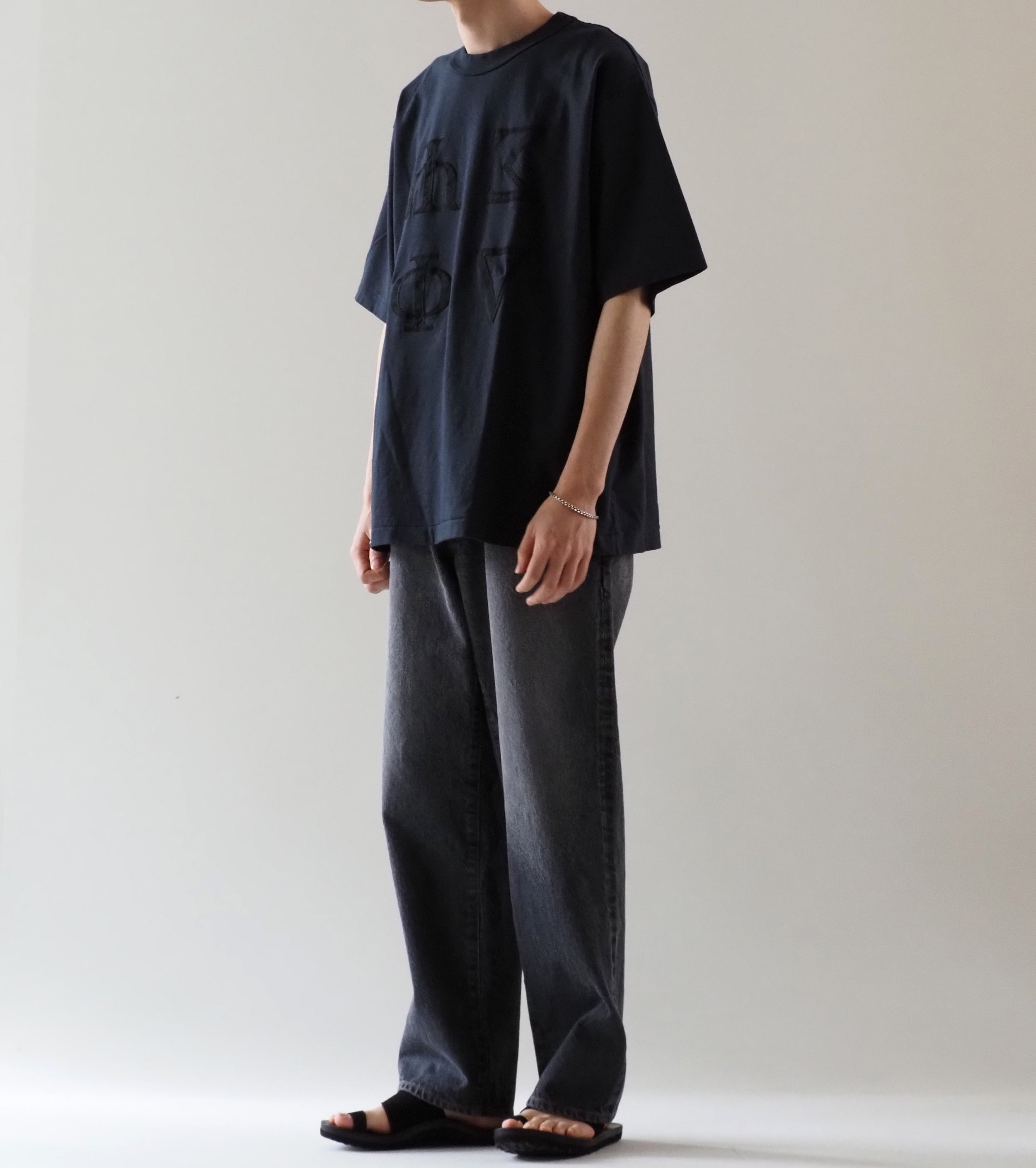 blurhms ROOT STOCK Fictional-Fraternity 88/12 パッチ ティー ワイド , Night Black × Black