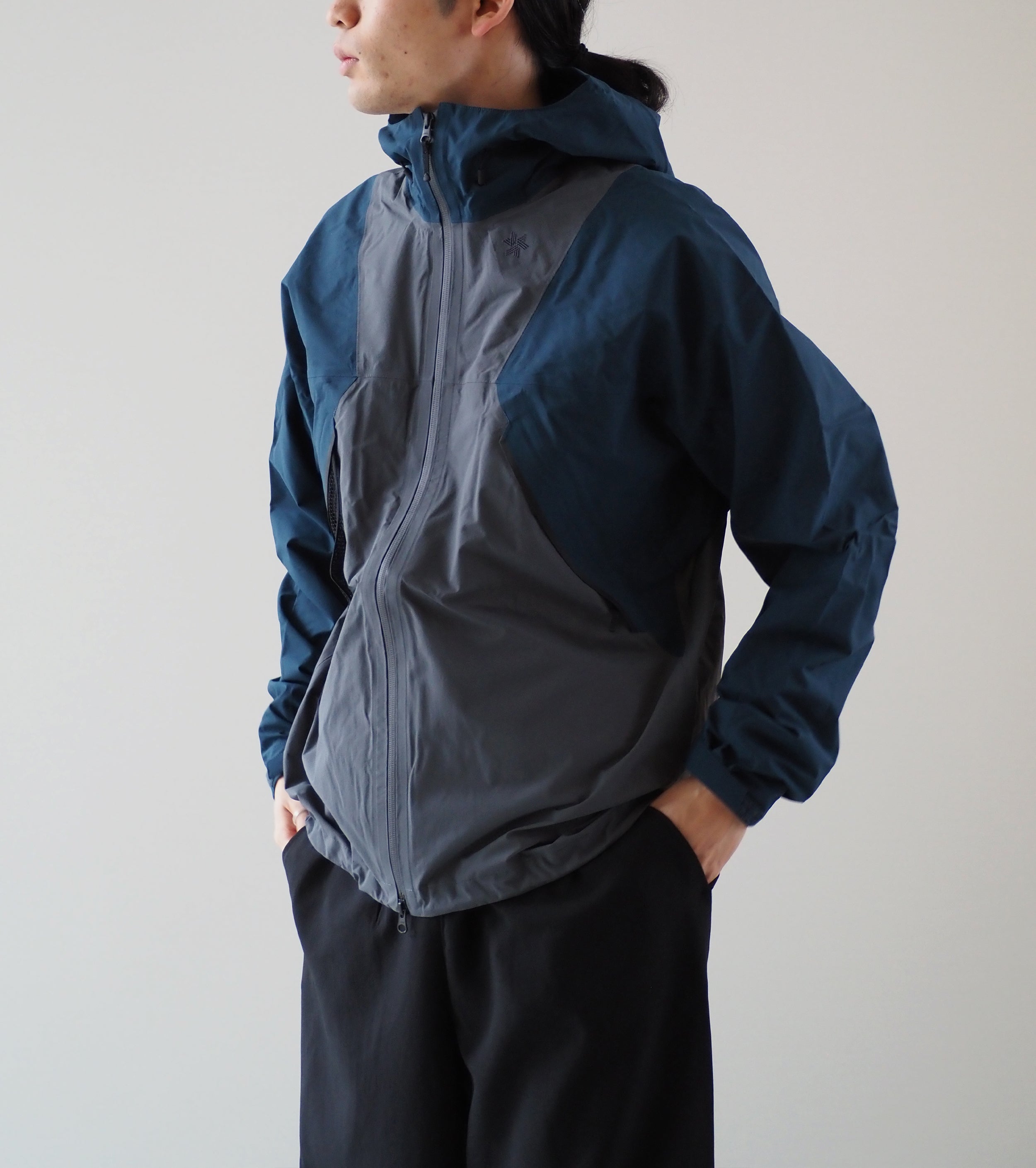 Goldwin Perspex Shield Air Mountaineering Jacket, Focus Gray x Navy Blue