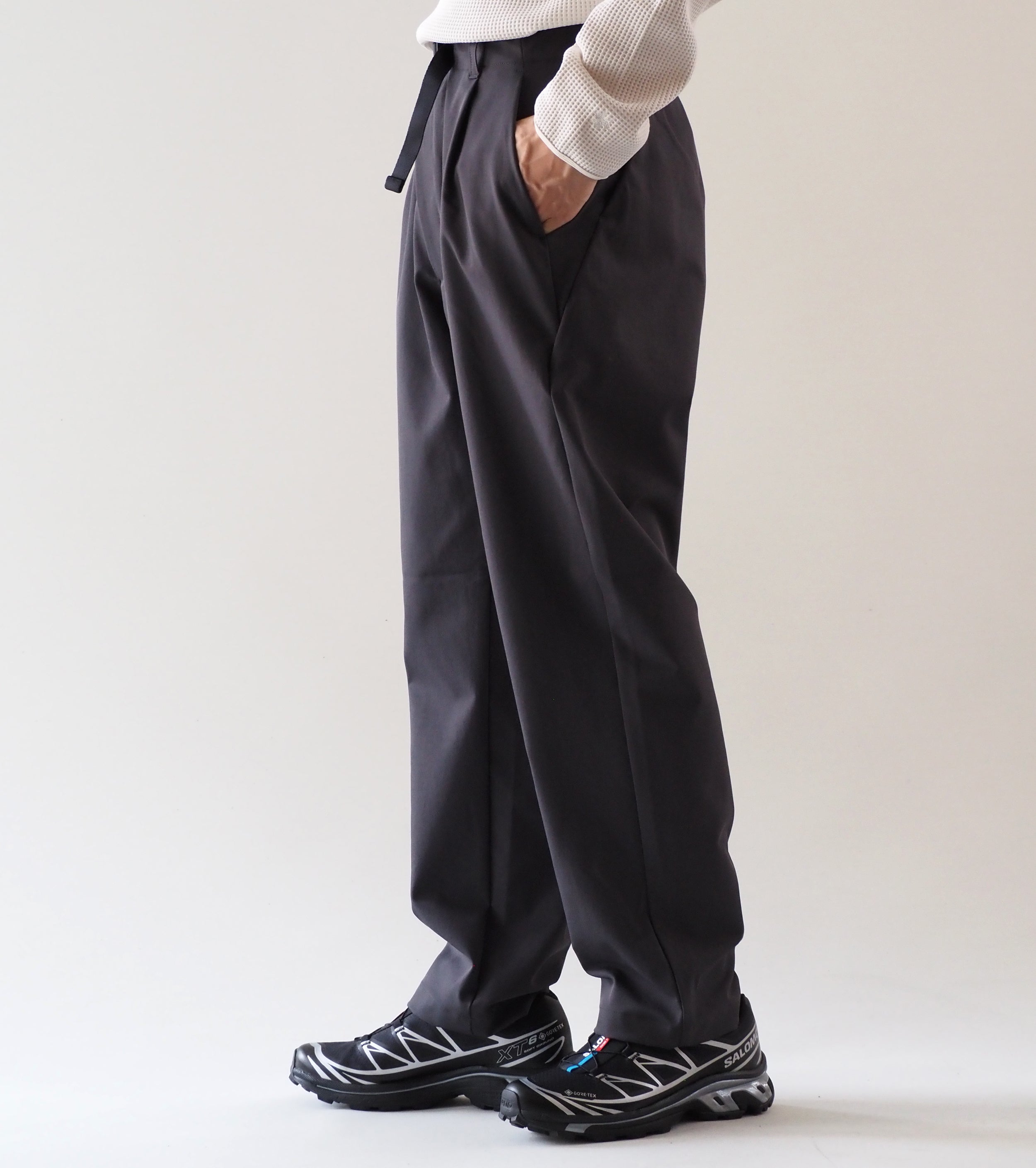Goldwin One Tuck Tapered Stretch Pants, Deep Charcoal 