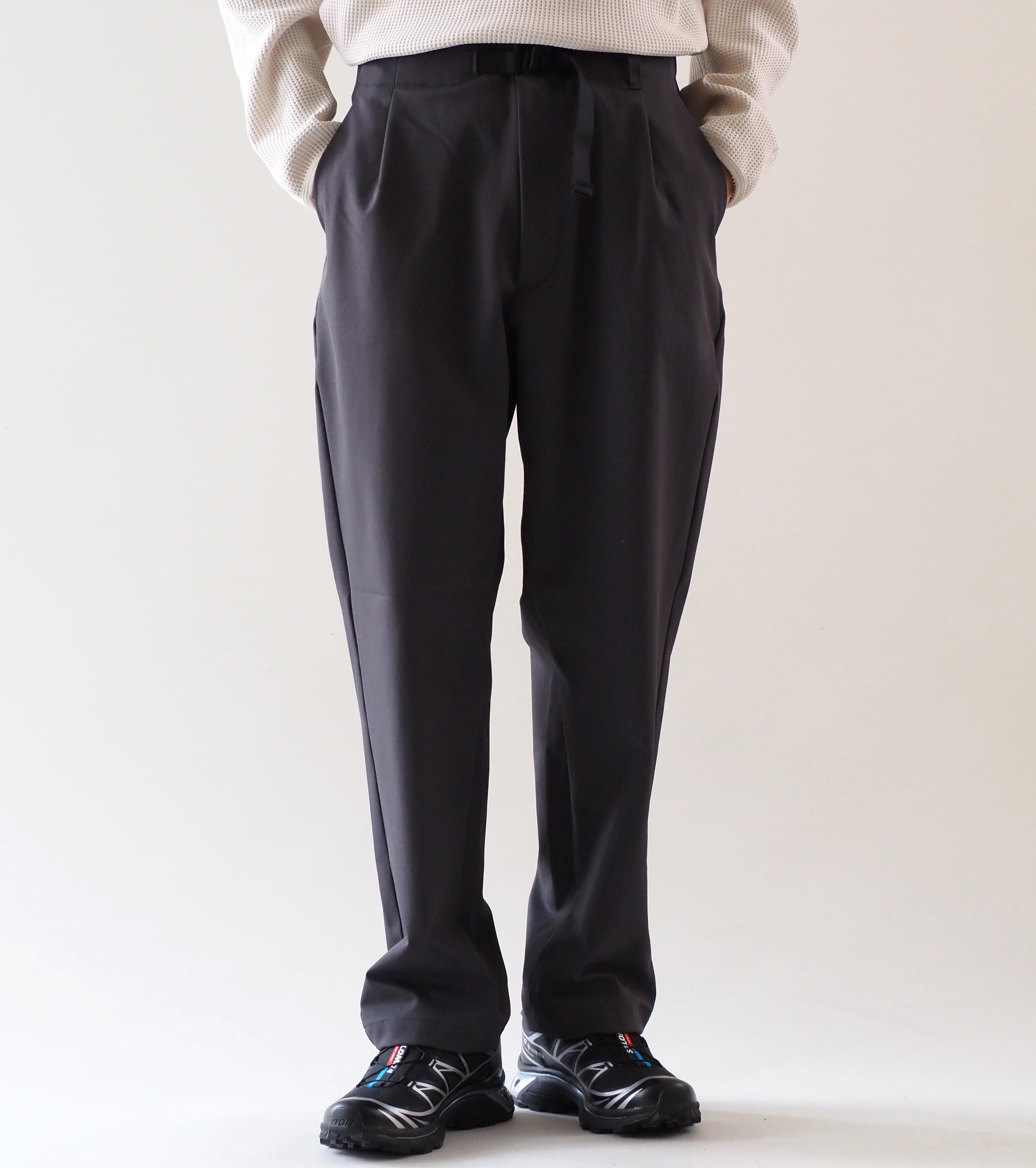 Goldwin One Tuck Tapered Stretch Pants, Deep Charcoal 