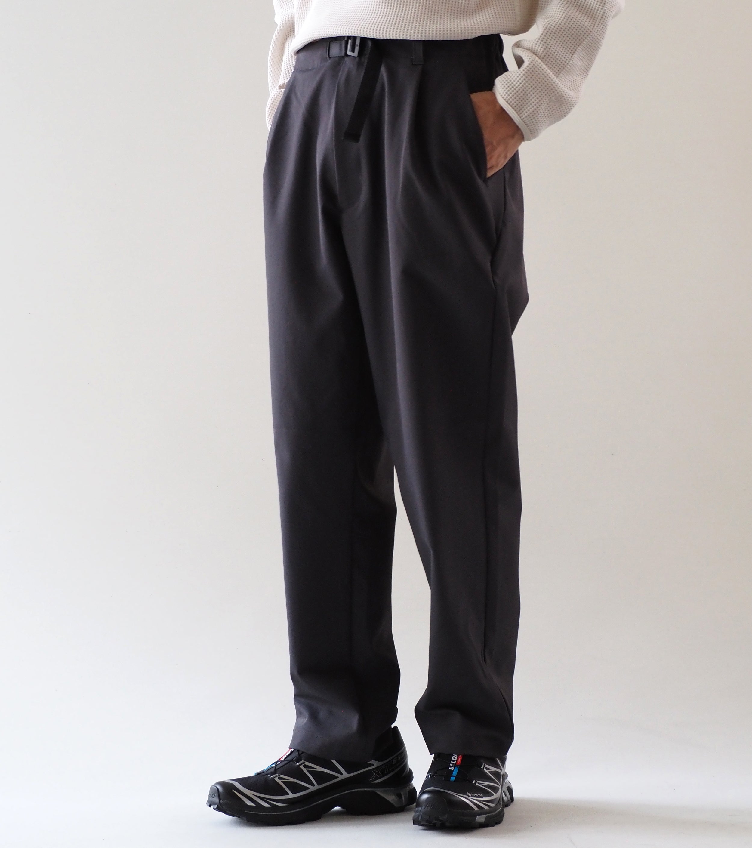 Goldwin One Tuck Tapered Stretch Pants, Deep Charcoal 
