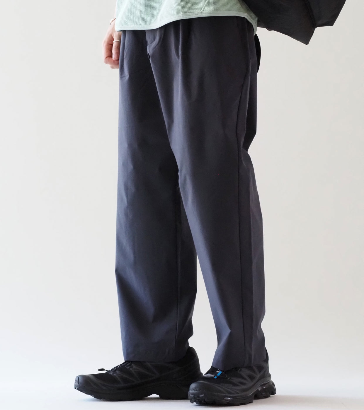 Goldwin ワンタック テーパード ライト パンツ , Ebony Gray
