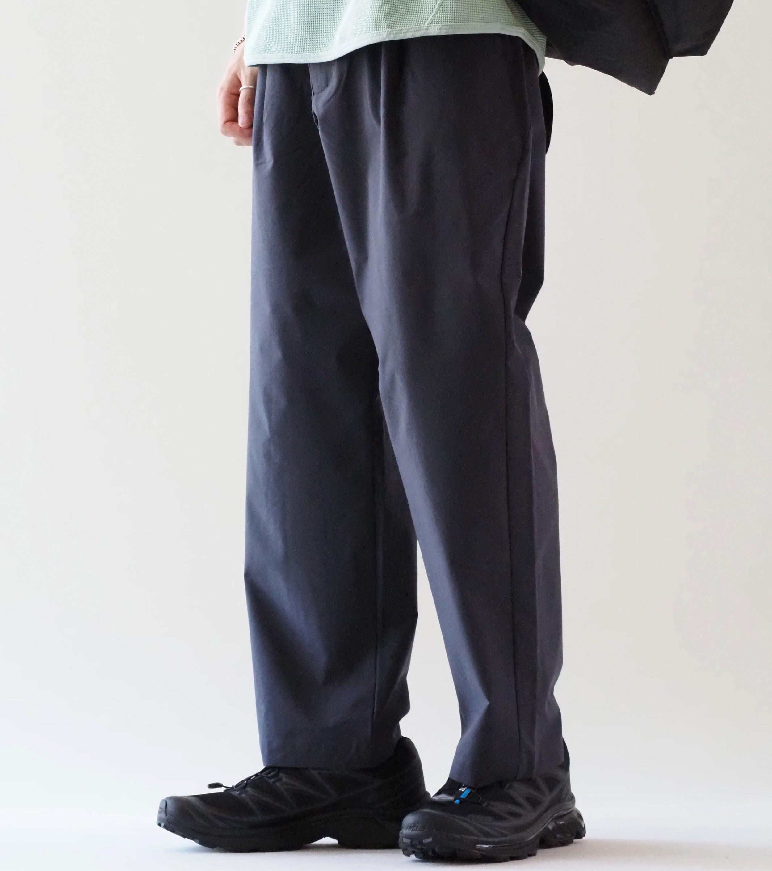 Goldwin ワンタック テーパード ライト パンツ , Ebony Gray