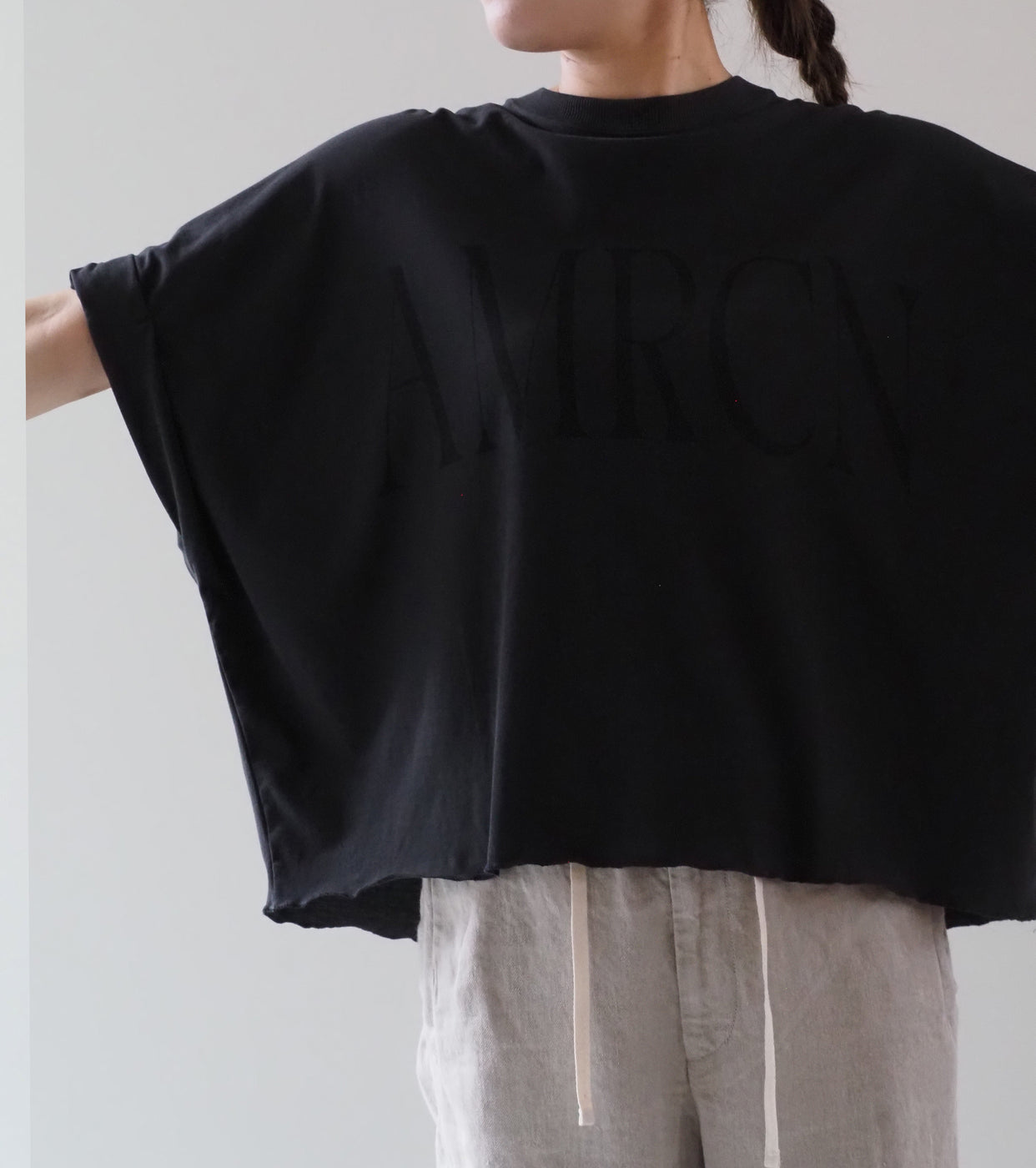 Americana クロップド ワイド ロールアップ ティーシャツ , Sumikuro