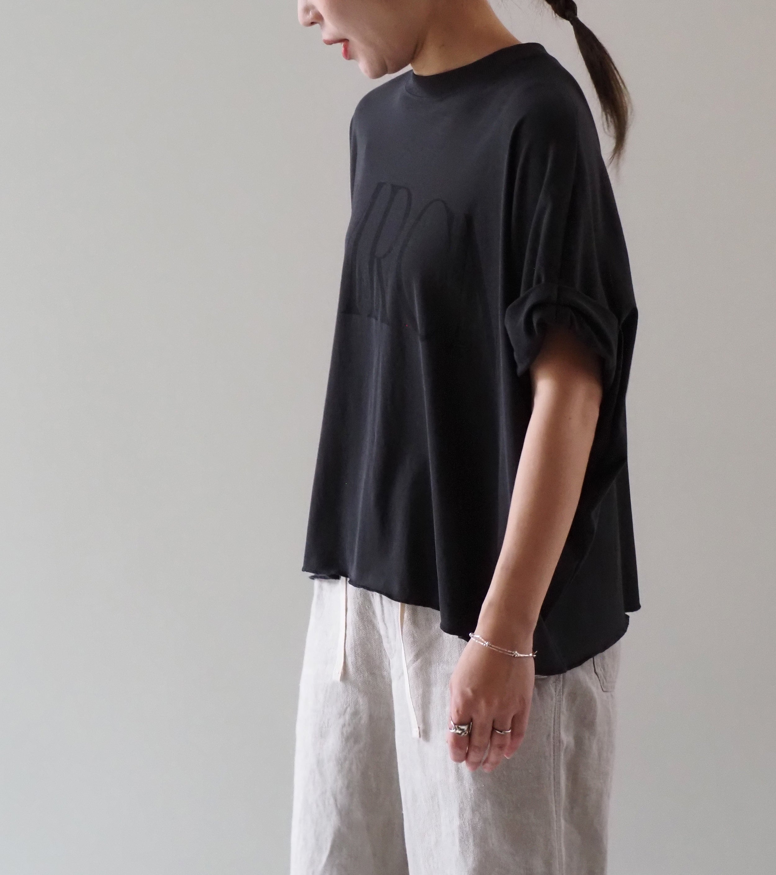 Americana クロップド ワイド ロールアップ ティーシャツ , Sumikuro