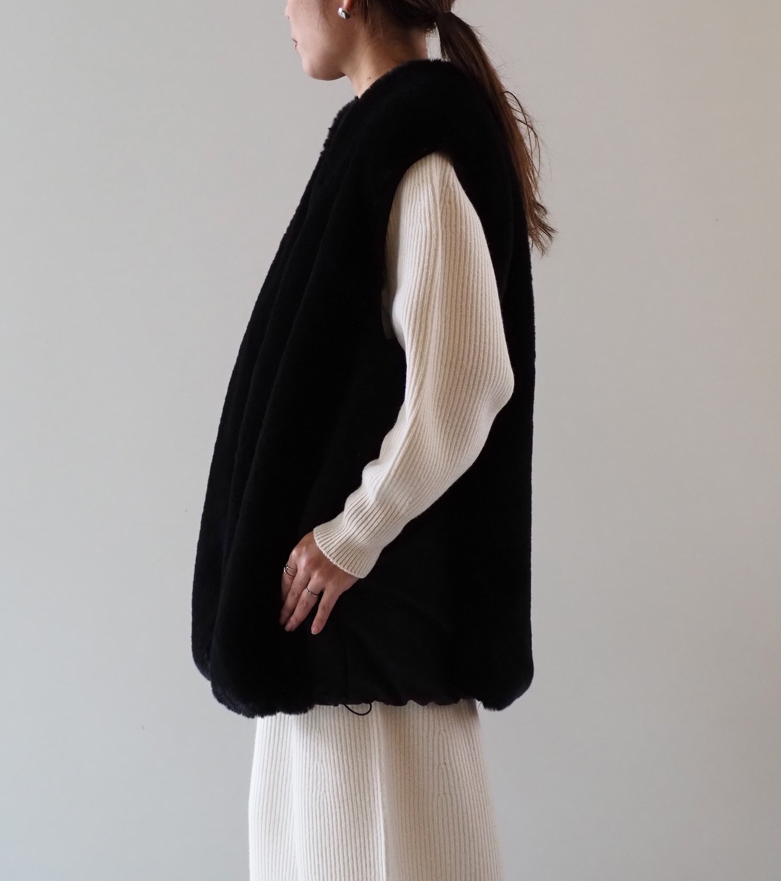 ALWEL  REVERSIBLE SLEEVELESS JACKET  ,Black