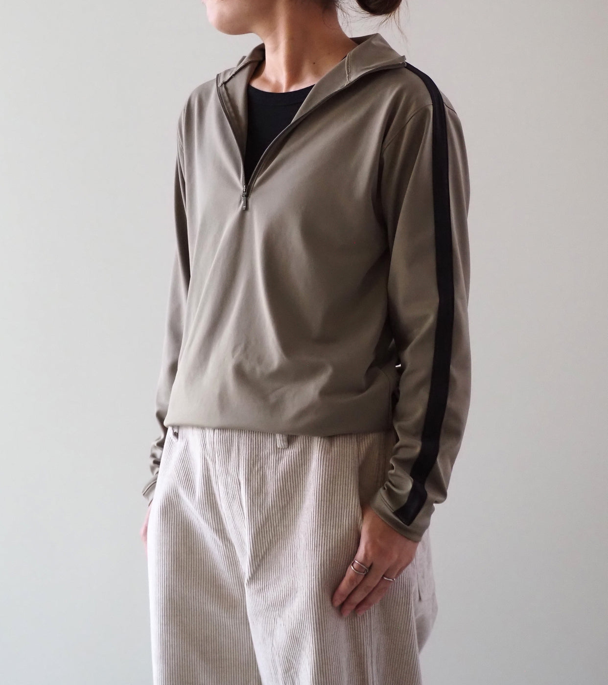 ALWEL ハーフ ジップ トップ , Khaki × Black