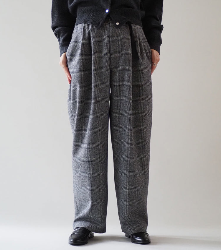 roughlow Otona satin pants ネイビー ポンチワイドカービーパンツ | AND ON JIONE STORE（アンドオン