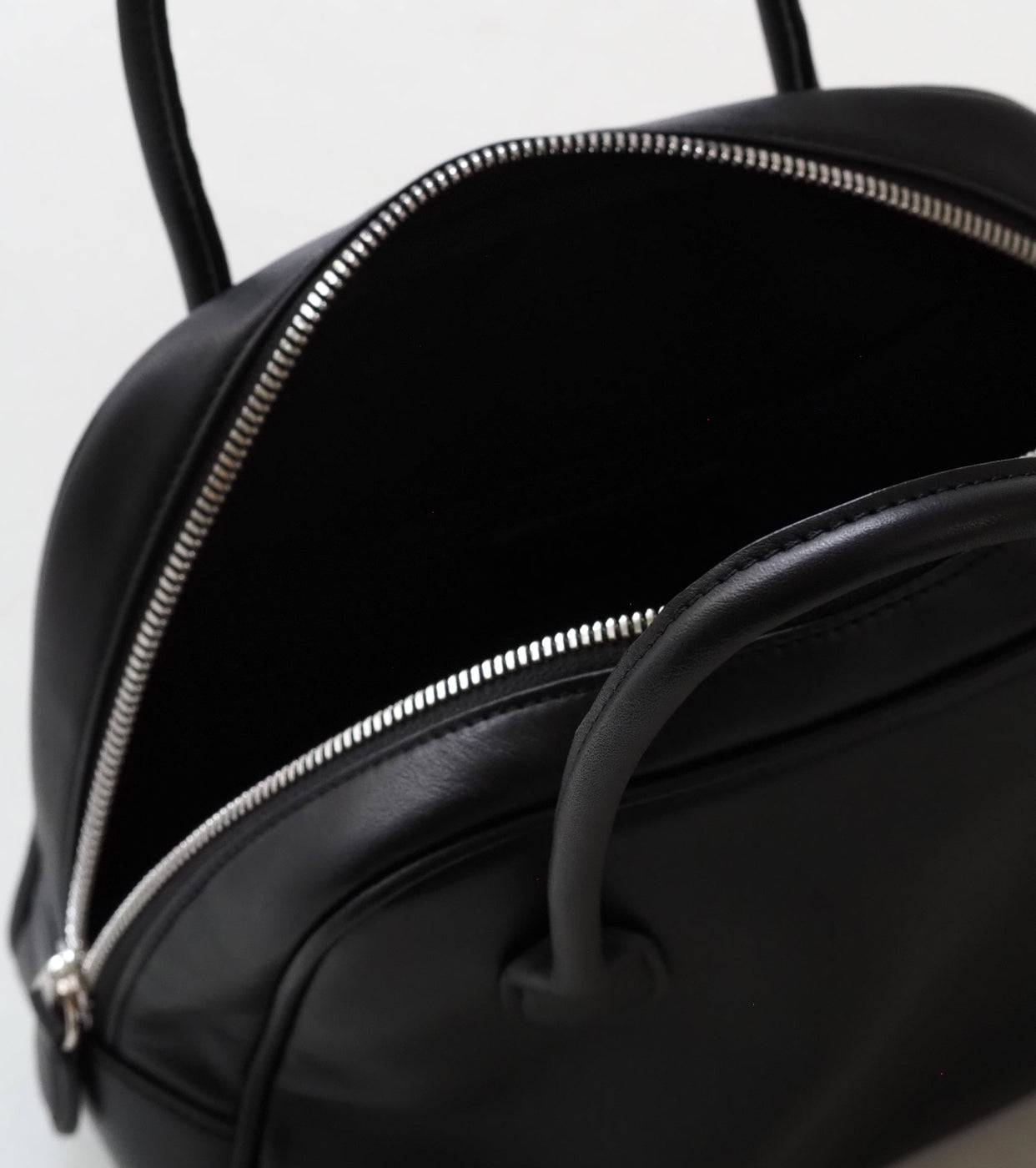 Morphee  SAC À MAIN Zipped Boston Bag , Black
