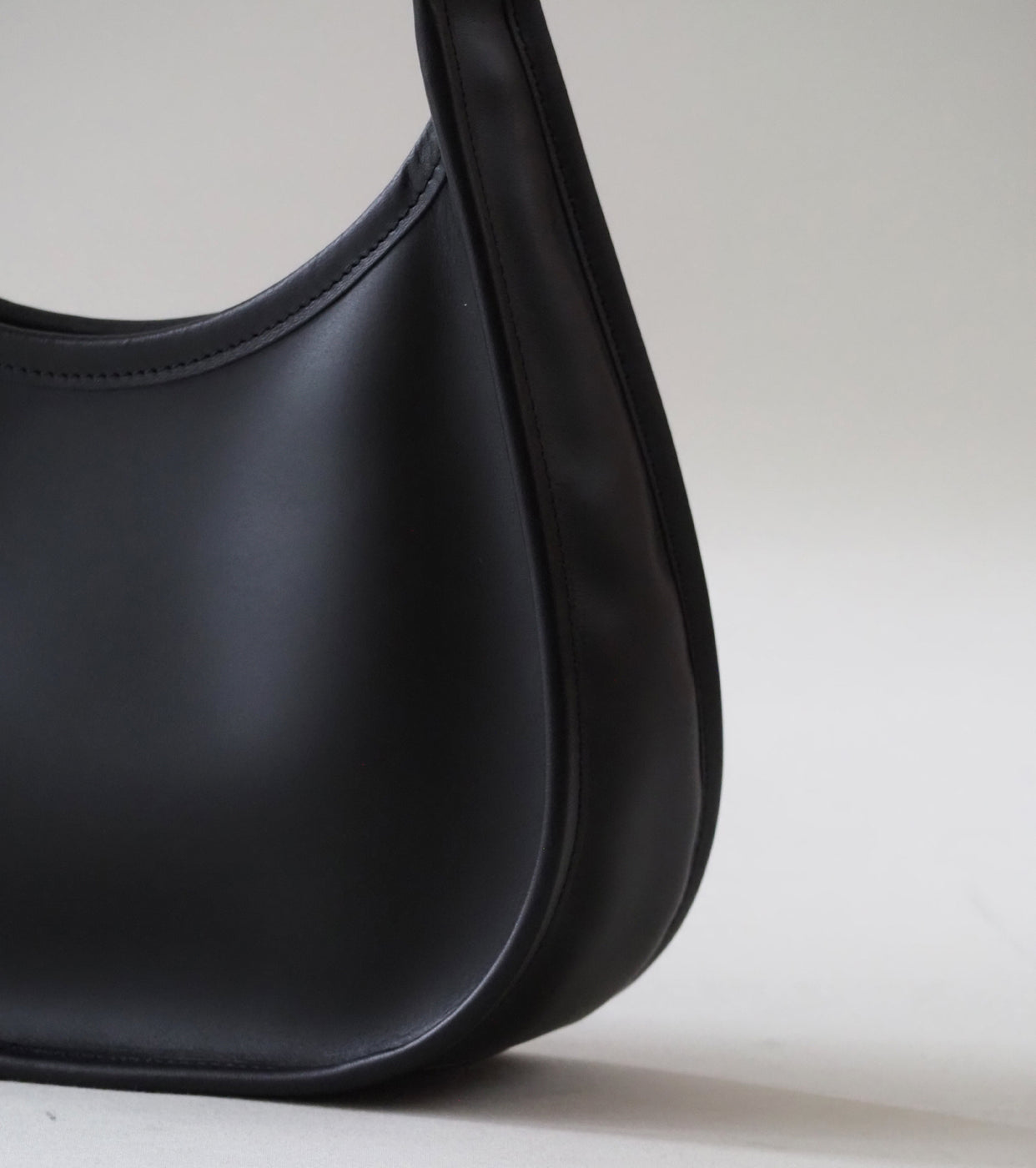 Morphee  SAC À MAIN  Magnetic Shoulder Bag , Black